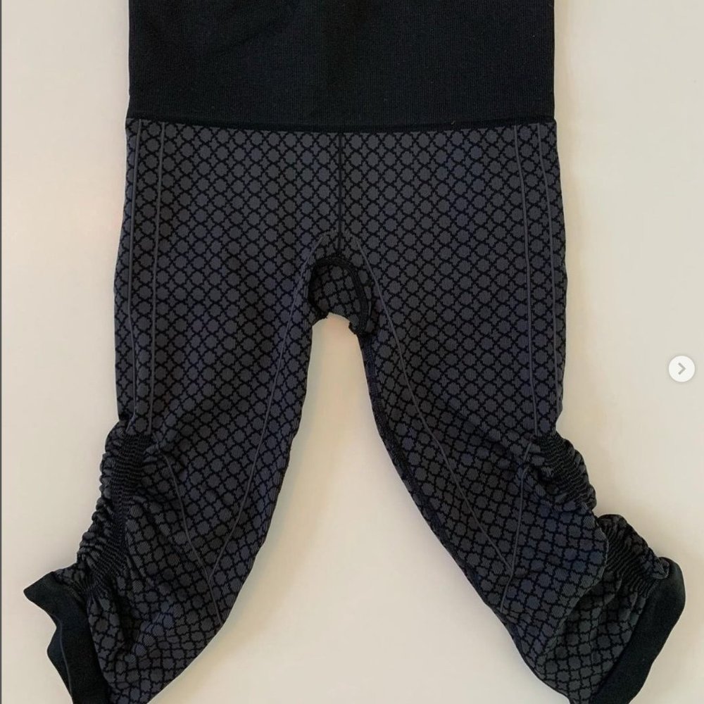 Lululemon size 4 crop. High/mid rise.